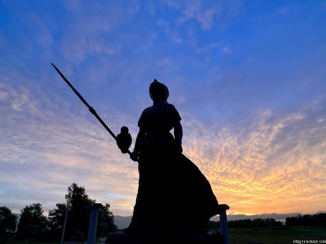 岩内港新港東埠頭アテナ像朝焼け