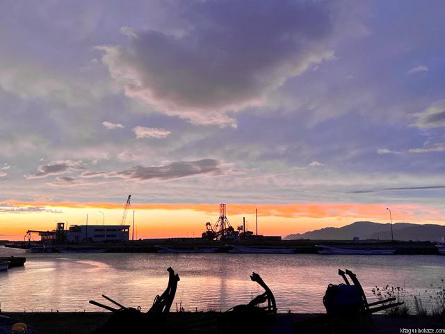 日本海北海道岩内町岩内港の夕焼け